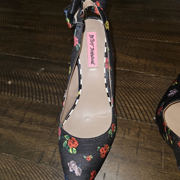 Betsy Johnson Ginjer heels - Picture 7 of 16